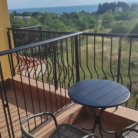 Aenea Luxurious Residences * Néa Mihanióna